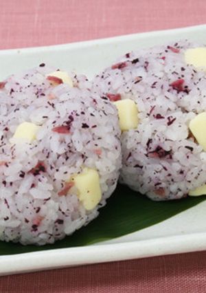 赤しそチーズむすび-レシピのメイン写真