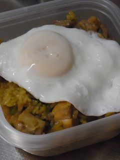 目玉焼きのせ☆カレーチャーハン-レシピのメイン写真