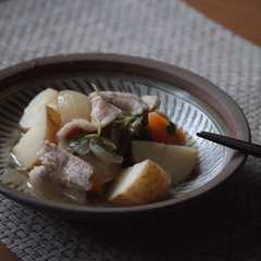 รูปของ 塩麹de豚バラと新じゃがの煮物