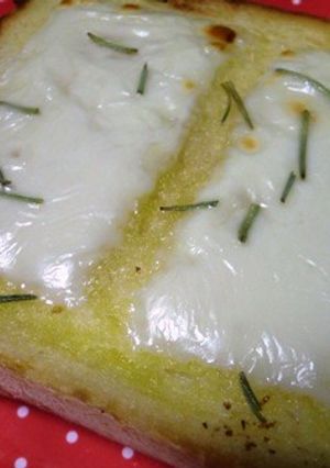 ローズマリーとチーズの蜂蜜トースト！-レシピのメイン写真
