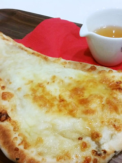 ハニーチーズナン-レシピのメイン写真