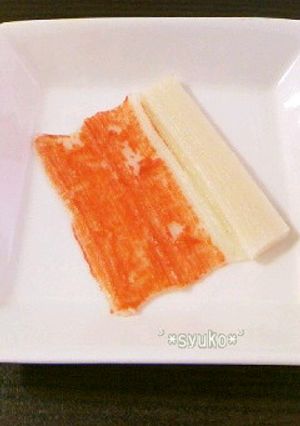 キャラ弁用＊カニかまの赤をつるんと剥く術-レシピのメイン写真