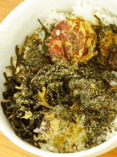 夜食グルメ★黒ごま梅茶漬け-レシピのメイン写真