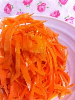 超簡単..丼で..5分.塩麹で人参マリネ-レシピのメイン写真