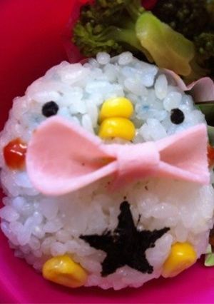 キャラ弁に(*^^*)リボン付ペンギン-レシピのメイン写真
