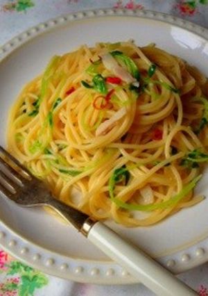 豆苗とベーコンの塩麹ペペロンチーノ-レシピのメイン写真