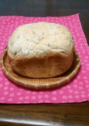 HB で 黒ゴマ オニオンパン-レシピのメイン写真