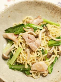 鶏肉としめじと小松菜の中華風焼きそば-レシピのメイン写真