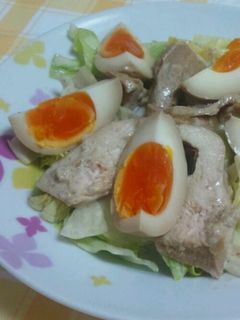 簡単アレンジ☆鶏チャーシューと煮卵サラダ-レシピのメイン写真