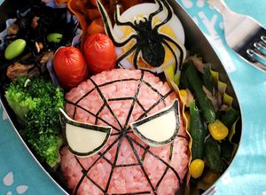 刻み海苔で簡単＊スパイダーマンのキャラ弁-レシピのメイン写真