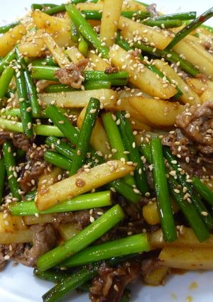 にんにくの芽とじゃが芋・牛肉の炒めもの-レシピのメイン写真