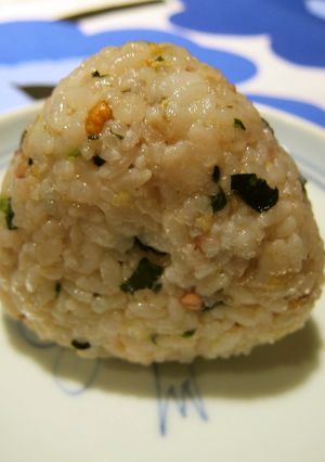パパッと簡単☆ふりかけ粉チーズおにぎり-レシピのメイン写真