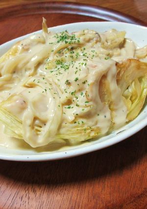 ｷｬﾍﾞﾂｽﾃｰｷ*ﾎﾜｲﾄｿｰｽがけ-レシピのメイン写真