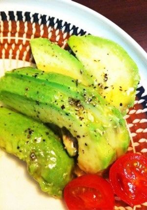 付け合わせに♪アボカドのレモンオリーブ-レシピのメイン写真