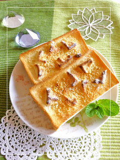白チョコ×粉チーズ×ゴマのトースト-レシピのメイン写真