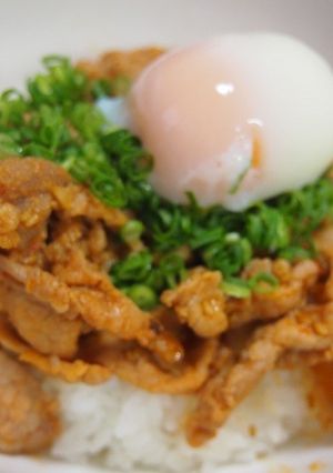 うま辛豚丼～温玉のせ～-レシピのメイン写真