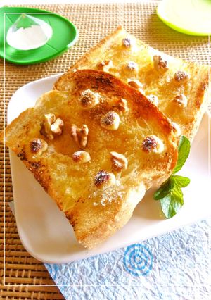白味噌×塩麹　白チョコ・胡桃トースト-レシピのメイン写真