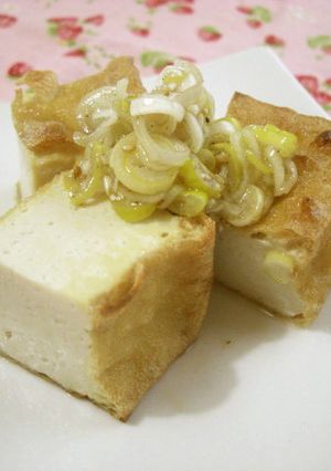 カリッと美味しい！ねぎ塩がのった厚揚げ-レシピのメイン写真