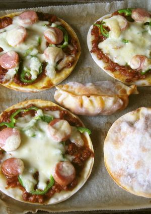 ②餃子ピザ”ミートソース♪リメイク(＾＾-レシピのメイン写真