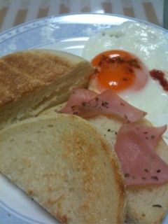 ハムの香草トースト(*☻-☻*)-レシピのメイン写真