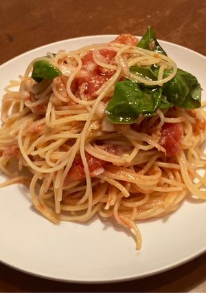 トマト、ツナ、玉ねぎ、バジルの冷製パスタ-レシピのメイン写真