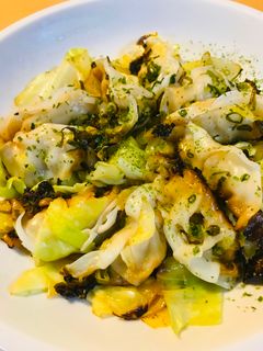 レトルト餃子●キャベツで蒸し焼き餃子-レシピのメイン写真