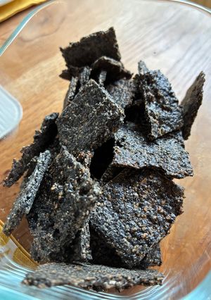 黒胡麻チップス(卵白消費)-レシピのメイン写真