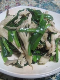 ニラと鶏ムネ肉の炒め物-レシピのメイン写真