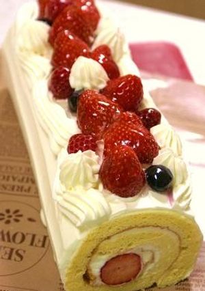 いちごたっぷりロールケーキ-レシピのメイン写真