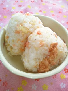 毎週作る☆鮭ごまチーズおにぎり-レシピのメイン写真