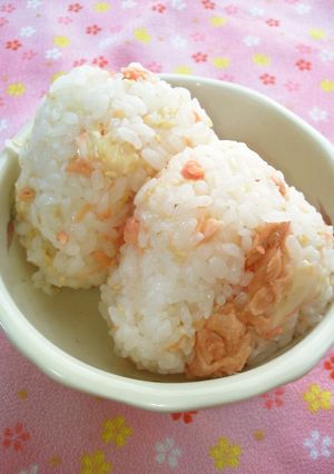 毎週作る☆鮭ごまチーズおにぎり-レシピのメイン写真