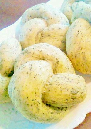 手ごねで簡単♪よもぎパン-レシピのメイン写真