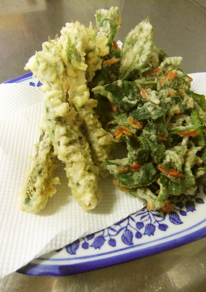 山菜☆うどの葉っぱと桜えびのかき揚げ♪-レシピのメイン写真