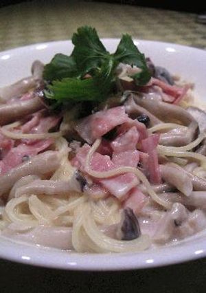 キノコとベーコンのホワイトソースパスタ-レシピのメイン写真