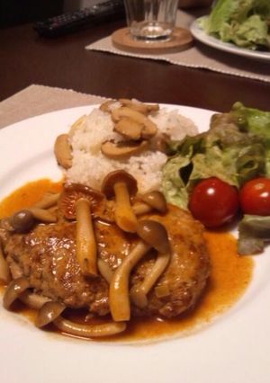 煮込みハンバーグとガーリックライス♪-レシピのメイン写真
