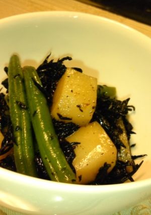 かなるンちの新じゃがひじき煮-レシピのメイン写真