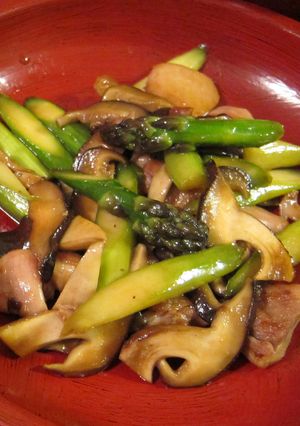 鶏肉とアスパラとキノコのヨシダソース炒め-レシピのメイン写真