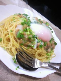 簡単!温たま納豆パスタ^ω^-レシピのメイン写真