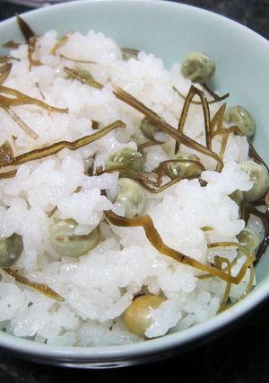 えんどう豆と切り昆布の炊き込みご飯-レシピのメイン写真