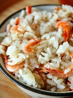 出汁いらず♪桜えびの炊き込みご飯-レシピのメイン写真
