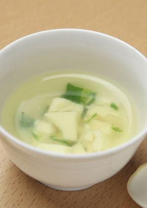 【離乳食 中期】青菜と豆腐のすまし汁-レシピのメイン写真