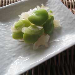 รูปของ 作業5分！新玉ねぎとそら豆のさっぱり和え