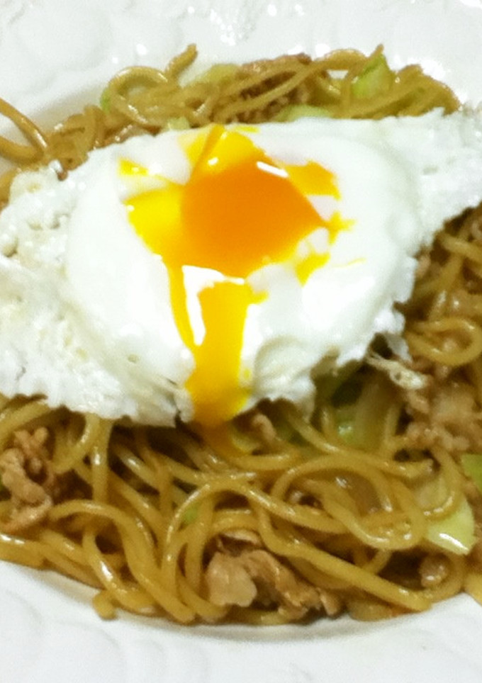 いつもの焼きそばに目玉焼きのせ★-レシピのメイン写真