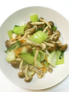 超簡単!チンゲン菜とシメジの塩麹炒め♪-レシピのメイン写真
