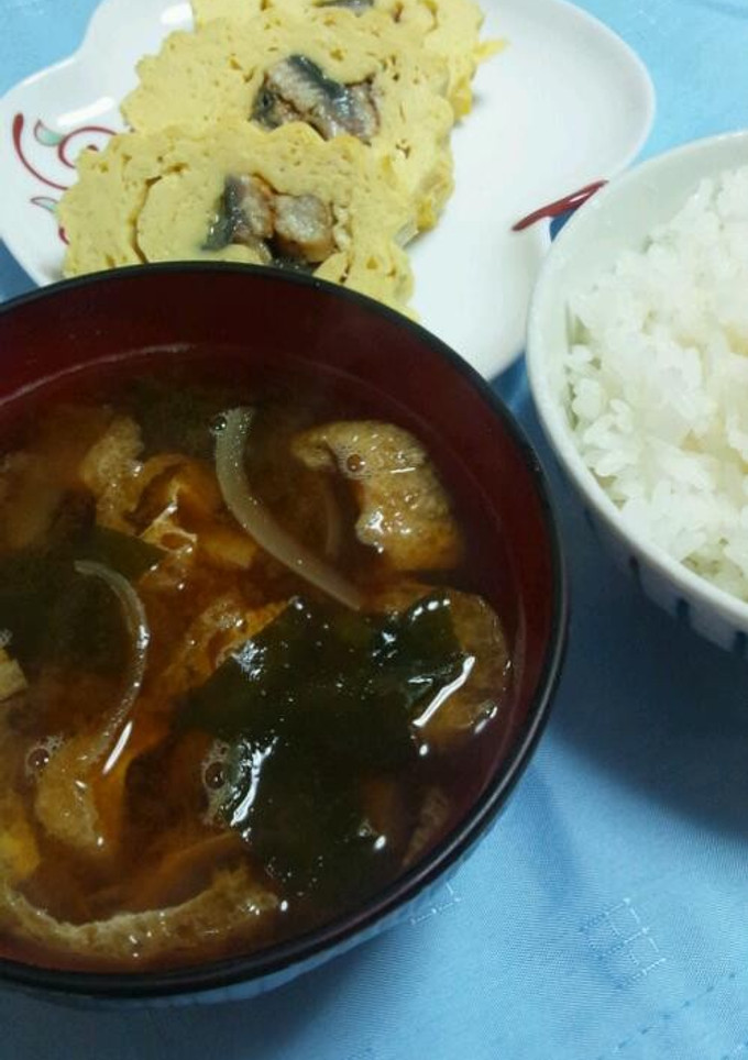 簡単お味噌汁☆新玉ねぎと油あげとワカメ-レシピのメイン写真