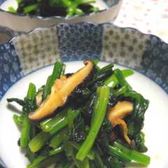 A picture of 焼きシイタケとほうれん草のポン酢和え.
