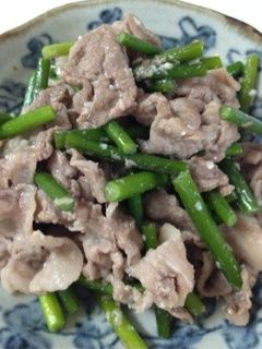 塩麹で!簡単豚肉とにんにくの芽炒め-レシピのメイン写真