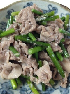 塩麹で!簡単豚肉とにんにくの芽炒め-レシピのメイン写真
