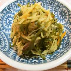 รูปของ 切り干し大根とすき昆布煮☆常備菜