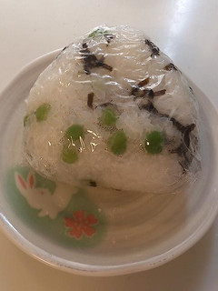豆ご飯の塩昆布おにぎり-レシピのメイン写真